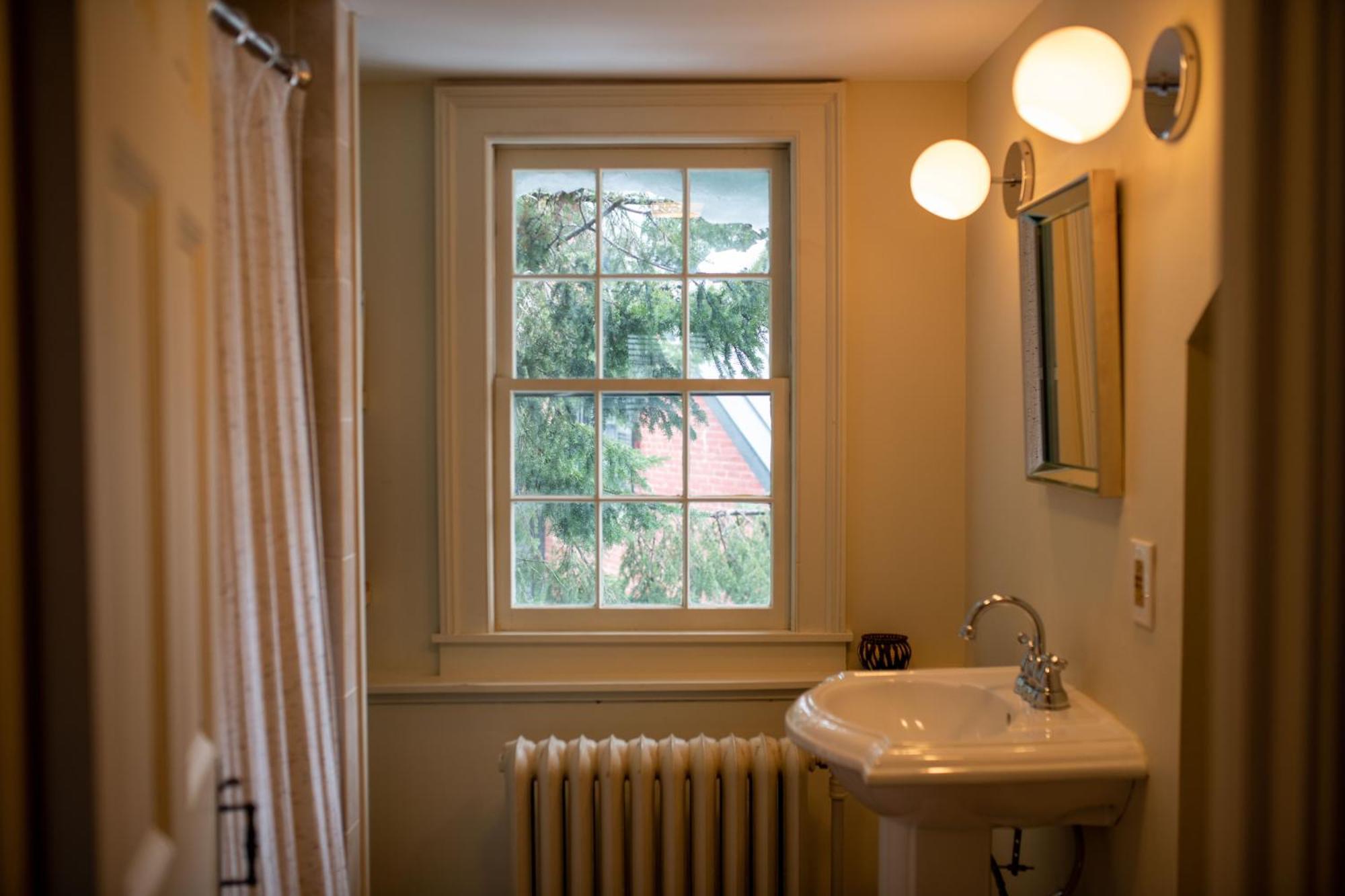 The Vesper Woodstock Bed & Breakfast Room photo
